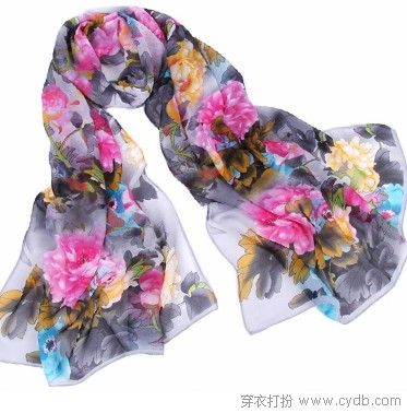 巧用絲巾過(guò)美秋
