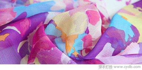 巧用絲巾過(guò)美秋